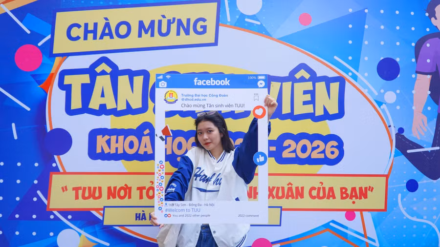 Nữ sinh này chính thức gia nhập ngôi nhà chung: Trường ĐH Công đoàn. Nữ sinh này chính thức gia nhập ngôi nhà chung: Trường ĐH Công đoàn.