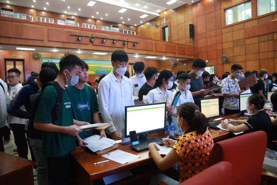 Tân sinh viên nhập Trường ĐH Giao thông vận tải (Hà Nội). Tân sinh viên nhập Trường ĐH Giao thông vận tải (Hà Nội).