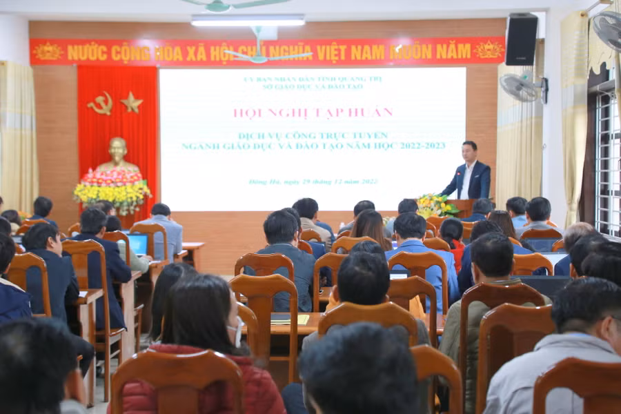 Sở GD&ĐT Quảng Trị được đánh giá là một trong những Sở, ngành đứng đầu về cải cách hành chính. Sở GD&ĐT Quảng Trị được đánh giá là một trong những Sở, ngành đứng đầu về cải cách hành chính.