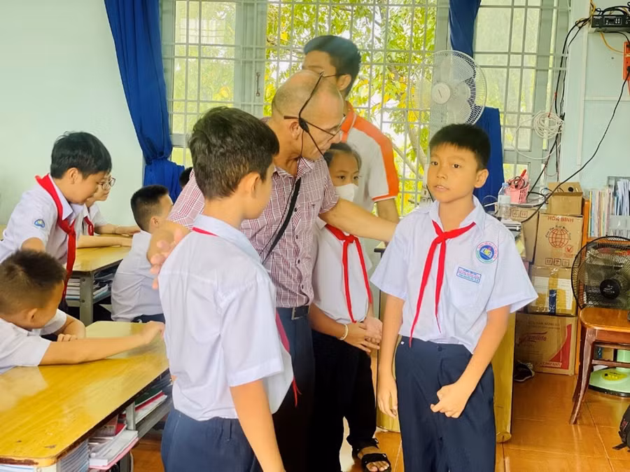 Học sinh tại một trường tiểu học ở Đắk Lắk trong giờ tiếng Anh iSMART. (Ảnh: PN) Học sinh tại một trường tiểu học ở Đắk Lắk trong giờ tiếng Anh iSMART. (Ảnh: PN)