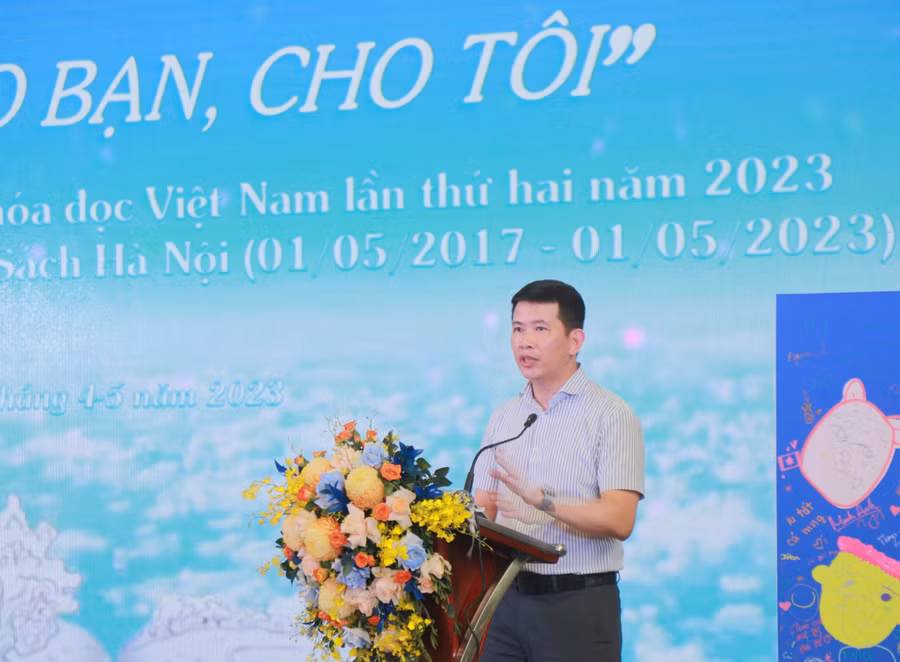 Ông Phạm Tuấn Long – Chủ tịch UBND quận Hoàn Kiếm- Hà Nội phát biểu khai mạc chuỗi sự kiện “Sách – Cho bạn, cho tôi”