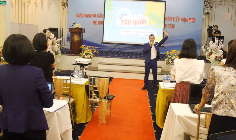 Lớp tập huấn, bồi dưỡng mô-đun "Phát triển năng lực ứng dụng công nghệ thông tin trong bồi dưỡng chuyên môn cho giáo viên mầm non" - sáng 26/10.
