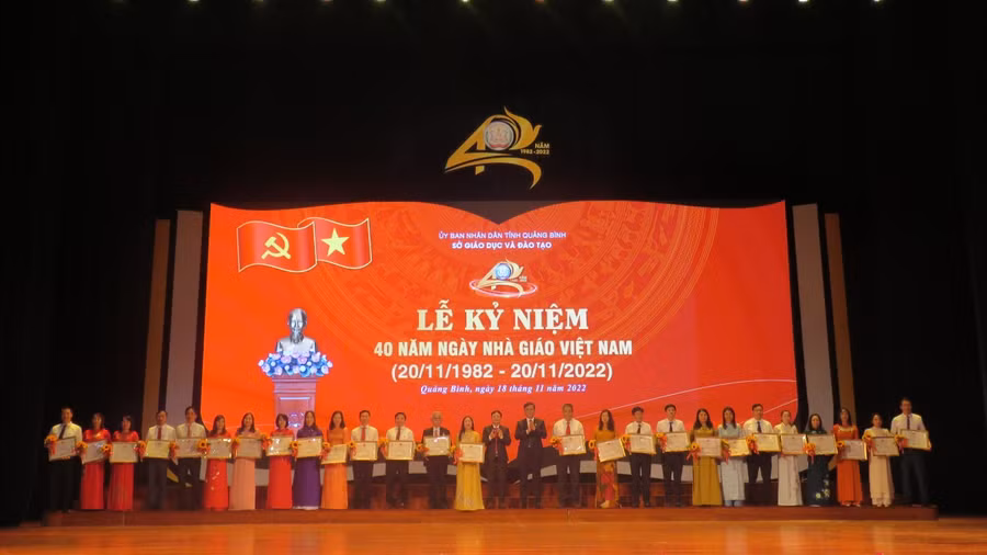Ngành Giáo dục Quảng Bình tổ chức thành công Lễ kỷ niệm 40 năm ngày Nhà giáo Việt Nam.