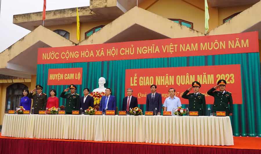 Lễ giao nhận quân được tổ chức trang trọng ở các địa phương trong tỉnh.