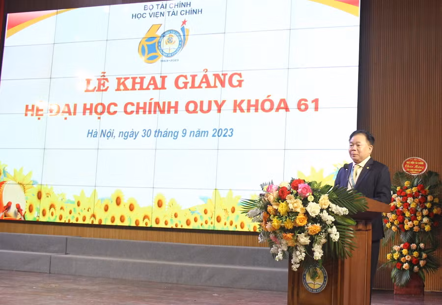 PGS.TS Nguyễn Trọng Cơ - Giám đốc Học viện Tài chính nhắn nhủ nhiều điều với tân sinh viên. PGS.TS Nguyễn Trọng Cơ - Giám đốc Học viện Tài chính nhắn nhủ nhiều điều với tân sinh viên.
