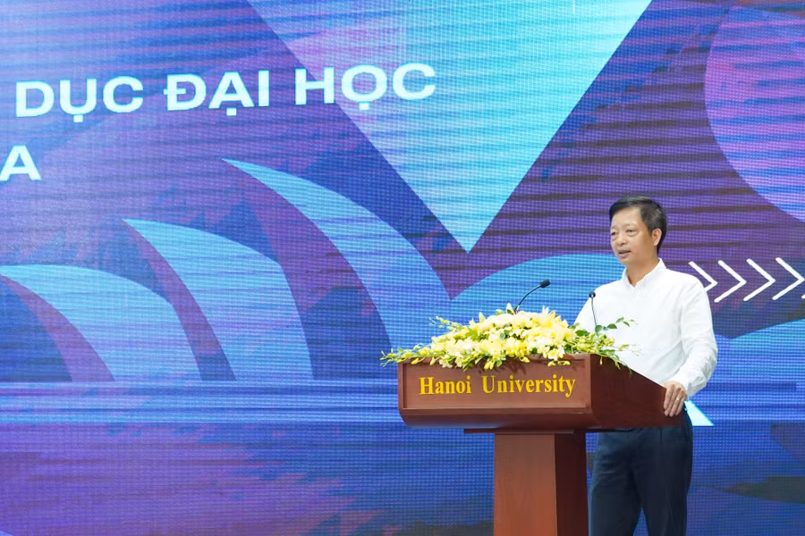 TS Lương Ngọc Minh - Phó hiệu trưởng Trường ĐH Hà Nội phát biểu tại Tọa đàm.