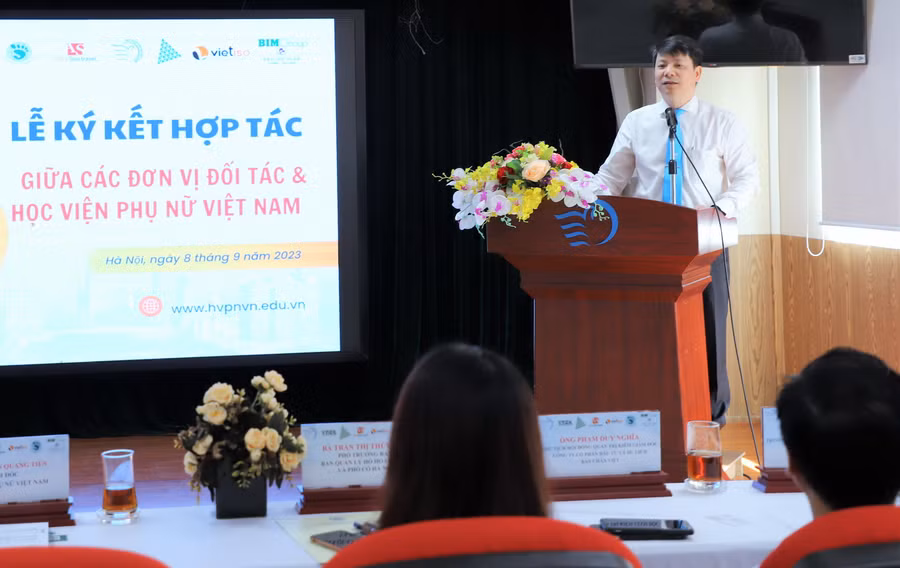 PGS.TS Trần Quang Tiến – Giám đốc Học viện Phụ nữ Việt Nam phát biểu tại buổi lễ.
