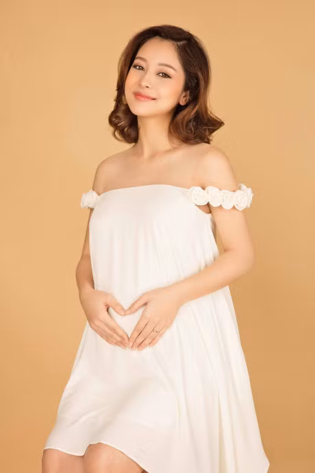 Jennifer Pham mang bau 7 thang chup anh cung con gai - Anh 6