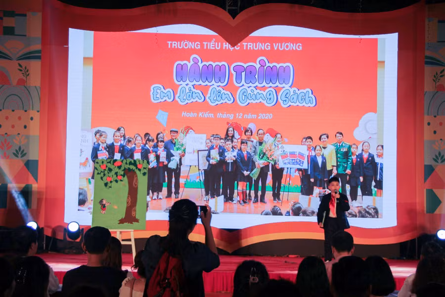Tại Chương trình, các em học sinh và giáo viên đại diện trường: Tiểu học Trưng Vương, THCS Ngô Sĩ Liên và Tiểu học Thăng Long đã có các phần giới thiệu sách đặc sắc, để lại nhiều ấn tượng với người tham dự.