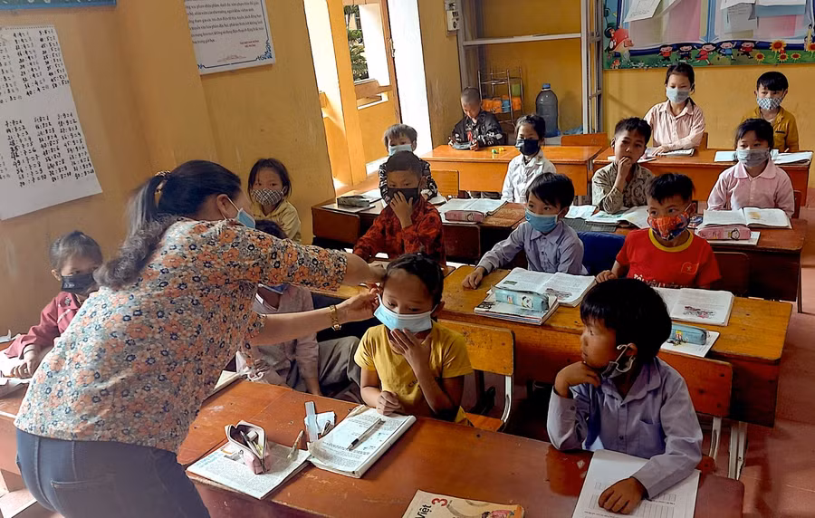 Giờ lên lớp của cô Nguyễn Thanh Thủy, lớp 3A Trường phổ thông dân tộc bán trú TH&amp;THCS Xà Hồ, huyện Trạm Tấu
