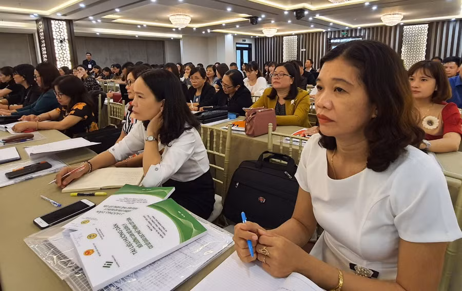 Sau lễ khai mạc các học viên bước vào tập huấn, bồi dưỡng nội dung đầu tiên: Cơ chế tự chủ của đơn vị sự nghiệp công lập trong giáo dục và các yêu cầu, nhiệm vụ của hiệu trưởng trường tiểu học.