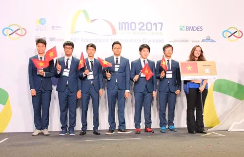 Đoàn học sinh Việt Nam đã xuất sắc giành 4 HCV, 1 HCB và 1 HCĐ tại kì thi Olympic Toán quốc tế năm 2017