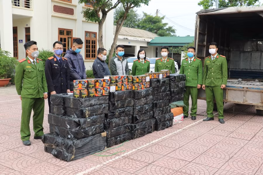 1,5 tấn pháo nổ được cơ quan chức năng phát hiện, bắt giữ vào ngày 14/11. Ảnh: Công an Nghệ An.