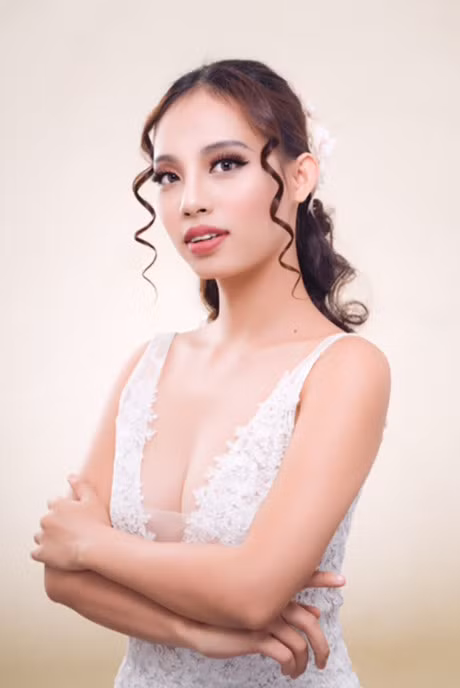 Goi y trang diem co dau phong cach co dien - Anh 1