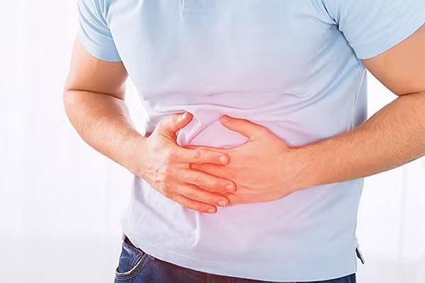 Chướng bụng có thể do tổn thương gan