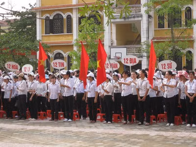Học sinh trường THPT chuyên Lê Hồng Phong chào đón năm học mới Học sinh trường THPT chuyên Lê Hồng Phong vui mừng chào đón năm học mới