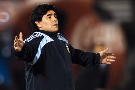 Cậu bé vàng đang đẩy Argentina tiến gần đến việc phải làm khán giả tại World Cup 2010 Cậu bé vàng đang đẩy Argentina tiến gần đến việc phải làm khán giả tại World Cup 2010