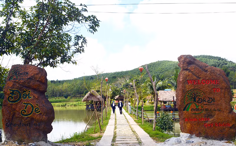 Đồi Dẻ - một trong những điểm du lịch sinh thái mới lạ, hấp dẫn trên địa bàn Cự Nẫm (Ảnh: Hương Trà).