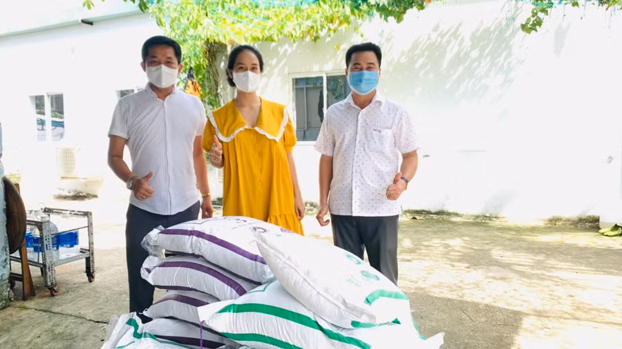Trường ĐH Công nghiệp thực phẩm TP Hồ Chí Minh hỗ trợ sinh viên nhu yếu phẩm