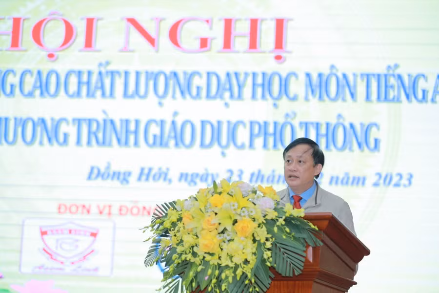 Ông Hồ Thanh Hải, Trưởng phòng GD&amp;ĐT TP Đồng Hới phát biểu tại Hội nghị.