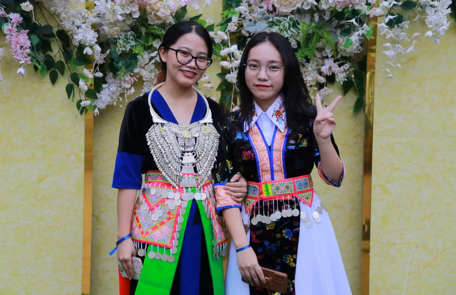 Hương Giang tham gia các hoạt động bảo tồn và quảng bá văn hóa dân tộc. Hương Giang tham gia các hoạt động bảo tồn và quảng bá văn hóa dân tộc.