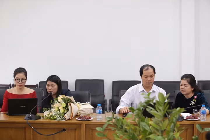 Các khách mời tham gia cuộc Giao lưu trực tuyến: Tư vấn tâm lý học đường - nhu cầu cấp bách. Ảnh: Thế Đại.