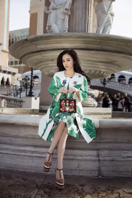 Hoa hau Ha My khoe sac voi thoi trang hang hieu - Anh 3