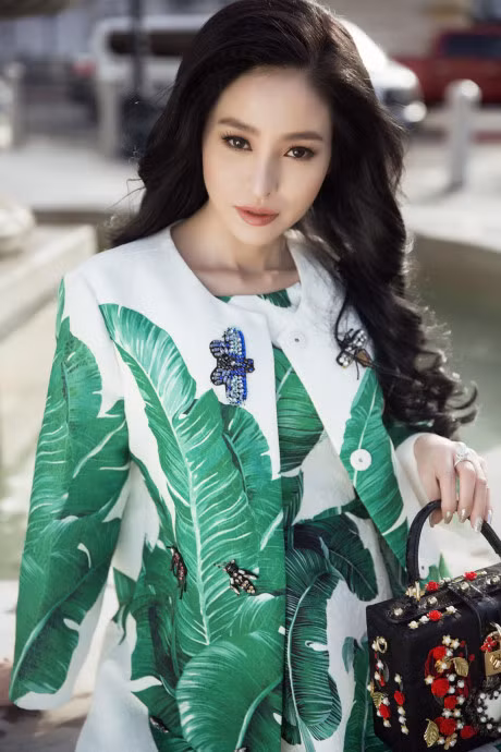 Hoa hau Ha My khoe sac voi thoi trang hang hieu - Anh 7