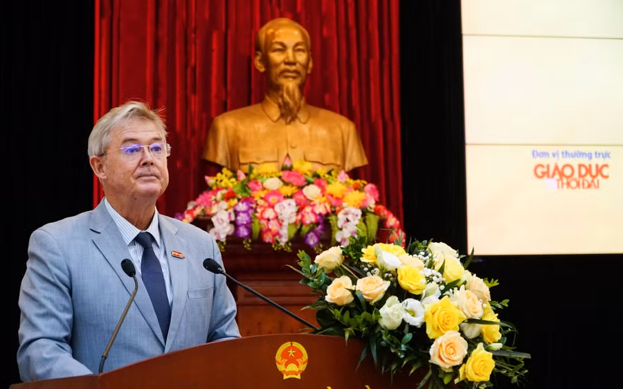 GS.TS Raymond Gordon, Hiệu trưởng Trường Đại học Anh quốc Việt Nam (BUV) chia sẻ tại buổi họp báo.