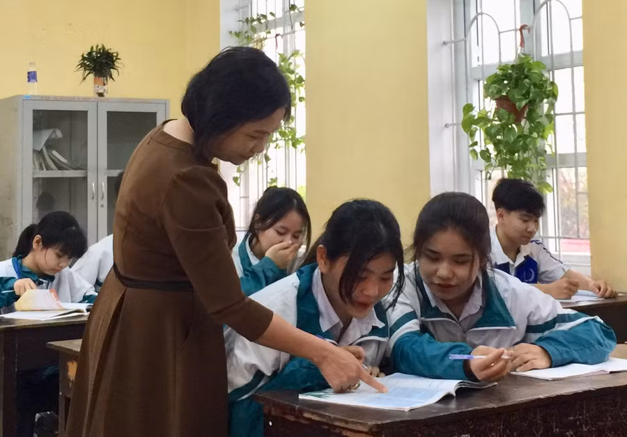 Giáo viên cần giúp học sinh làm quen với bài thi; tăng cường luyện kỹ năng làm bài theo từng dạng bài.