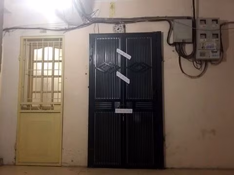 Cảnh sát niêm phong căn phòng nơi xảy ra vụ việc. Ảnh: ANTĐ.