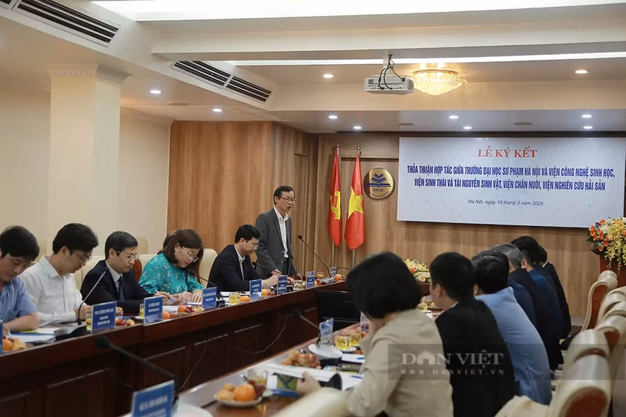 GS.TS. Nguyễn Văn Minh, Hiệu trưởng Trường Đại học Sư phạm Hà Nội chia sẻ trong lễ ký kết hợp tác với 4 Viện. Ảnh: Tào Nga