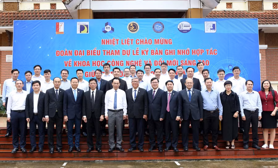 Lễ ký kết hợp tác về khoa học công nghệ và đổi mới của 7 trường đại học kỹ thuật đã thành công tốt đẹp