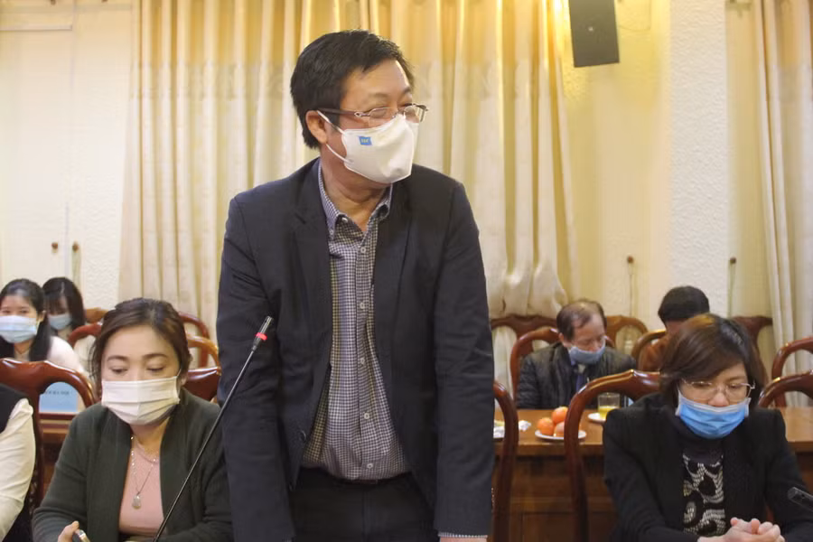 PGS.TS Đào Quang Minh – Giám đốc Bệnh viện Thanh Nhàn trao đổi tại buổi gặp mặt