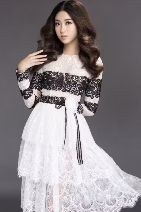 Muot mat ngam HH My Linh tha dang voi vay ren trang - Anh 5