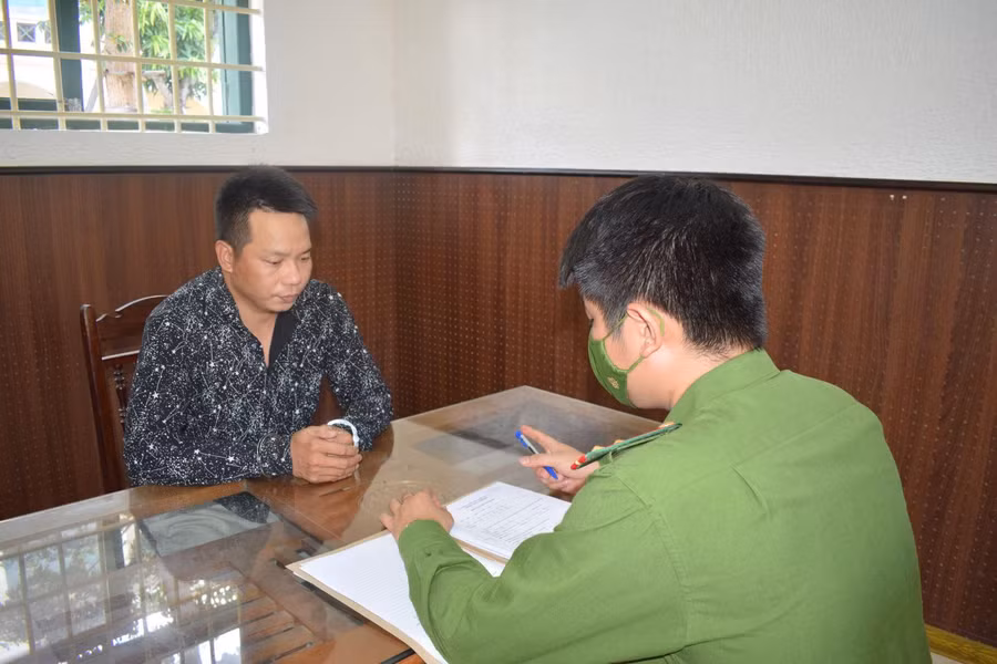 Đối tượng Nguyễn Tiến Duy làm việc tại cơ quan công an.