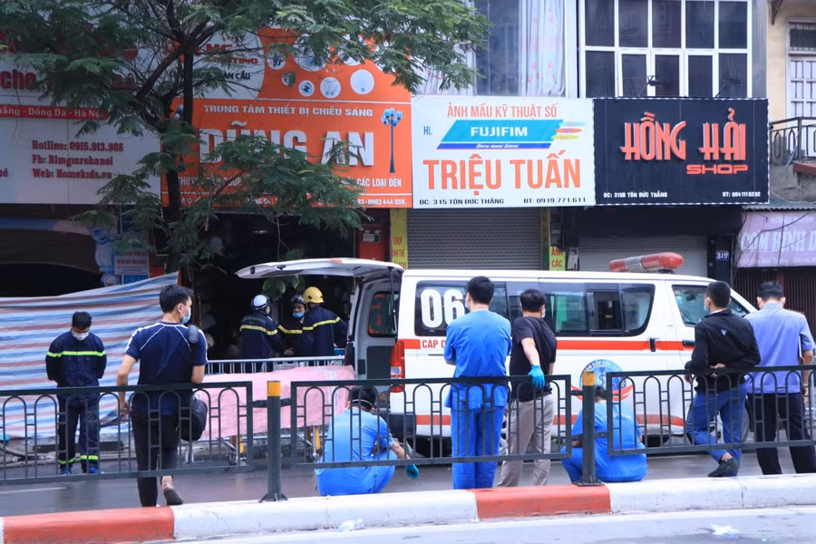 Theo cơ quan chức năng, hiện đã tìm thấy 2 thi thể nạn nhân trong vụ cháy.
