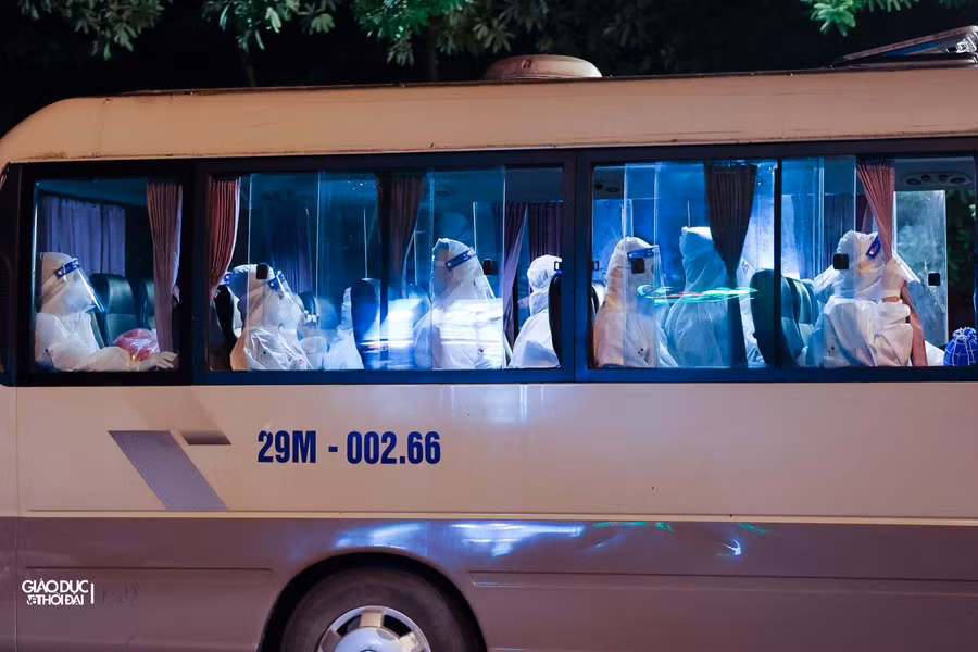 Di chuyển hơn 1000 bệnh nhân từ Bệnh viện Việt Đức sang bệnh viện khác trong đêm ảnh 5