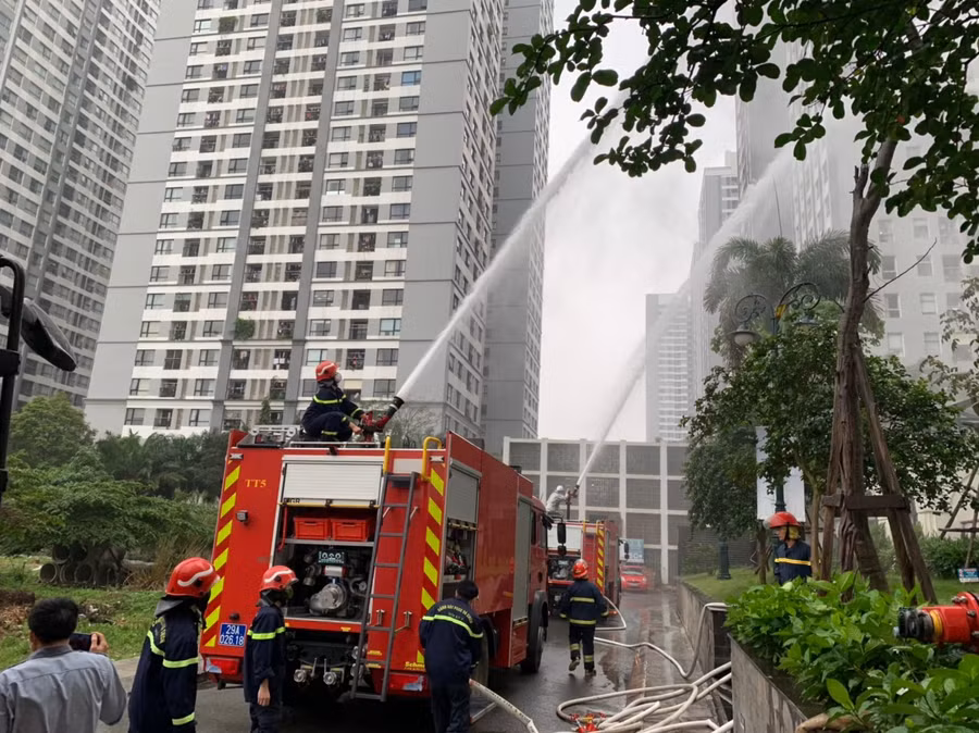 Diễn tập tình huống giả định được thực hiện nghiêm túc, chuyên nghiệp.