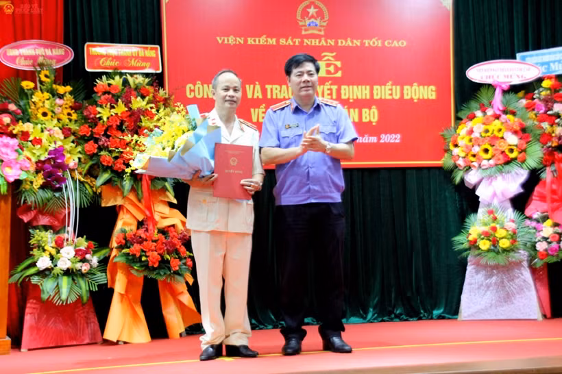Ông Nguyễn Văn Quang nhận quyết định bổ nhiệm chức vụ Viện trưởng Viện KSND TP. Đà Nẵng.