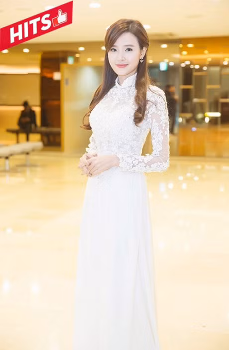 Lan Khue cung Pham Huong 