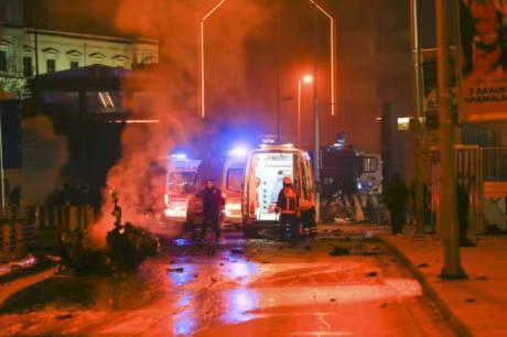 Hien truong vu danh bom dam mau tai Istanbul, gan 200 nguoi thuong vong - Anh 5
