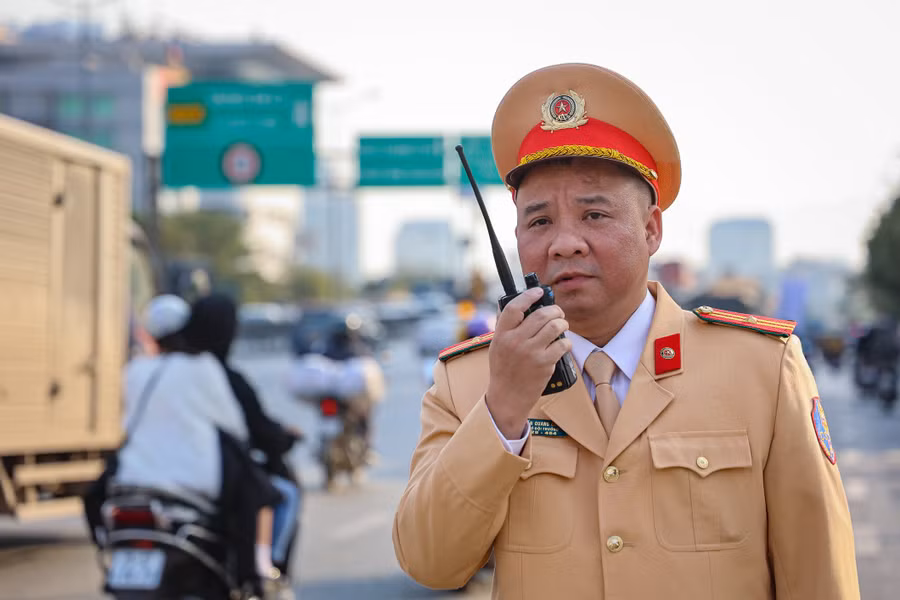 Theo thiếu tá Trần Quang Chinh, Đội CSGT số 6 sẽ kết hợp với lực lượng chức năng của quận Cầu Giấy, Nam Từ Liêm… để xử lý nghiêm vi phạm trong hoạt động kinh doanh vận tải hành khách trên địa bàn.