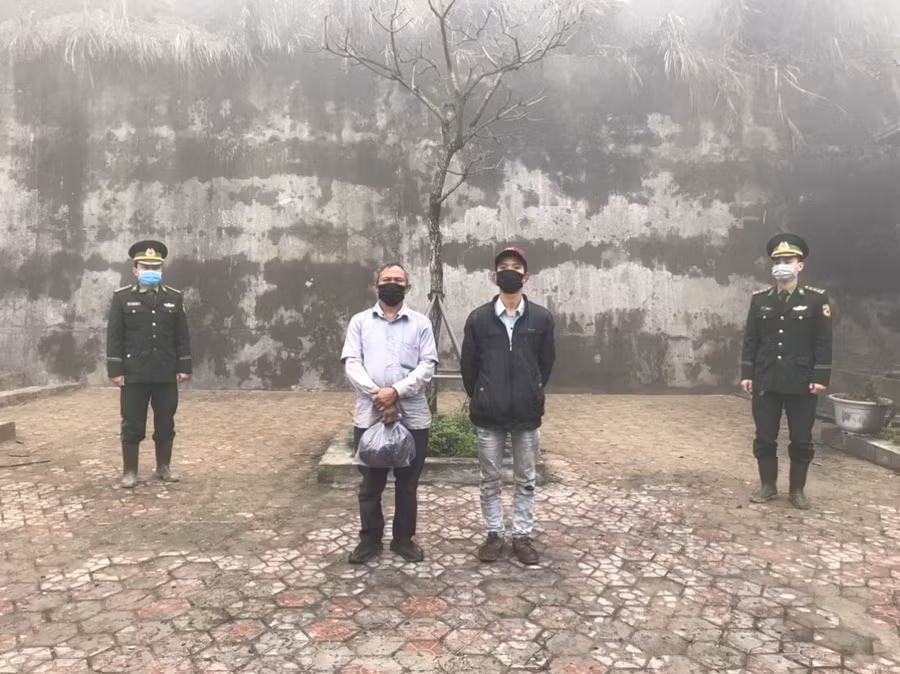 2 đối tượng vượt biên trái phép bị bộ đội Biên phòng Hà Tĩnh bắt giữ.
