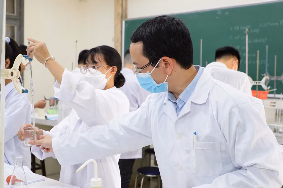 Thực hành nghiên cứu khoa học của các nhà khoa học trẻ của Trường ĐH Khoa học tự nhiên. Thực hành nghiên cứu khoa học của các nhà khoa học trẻ của Trường ĐH Khoa học tự nhiên.