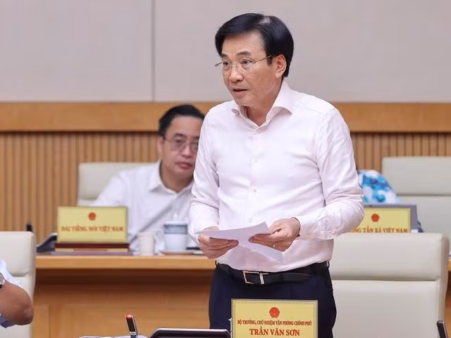 Bộ trưởng, Chủ nhiệm VPCP Trần Văn Sơn báo cáo tại Hội nghị - Ảnh: VGP/Nhật Bắc.