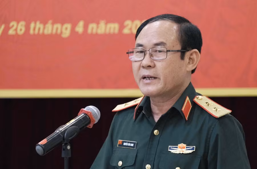 Trung tướng Nguyễn Văn Oanh chia sẻ tại buổi họp báo. Ảnh: Dương Tâm.