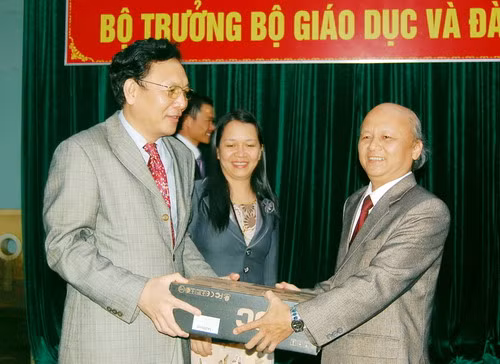 Xứng danh mái trường giàu truyền thống cách mạng, hiếu học