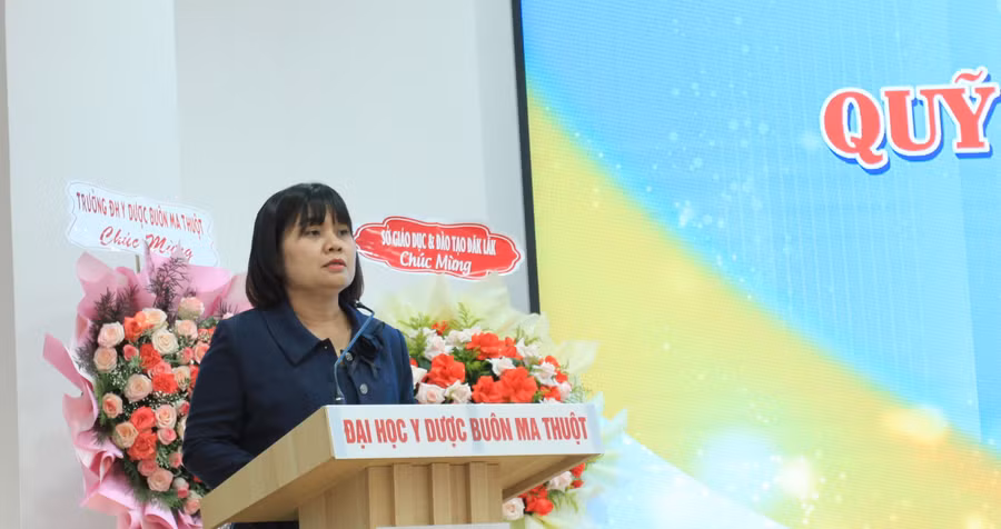 Bà H' Yim Kđoh - Phó Chủ tịch UBND tỉnh phát biểu tại buổi lễ. Ảnh: Thành Tâm