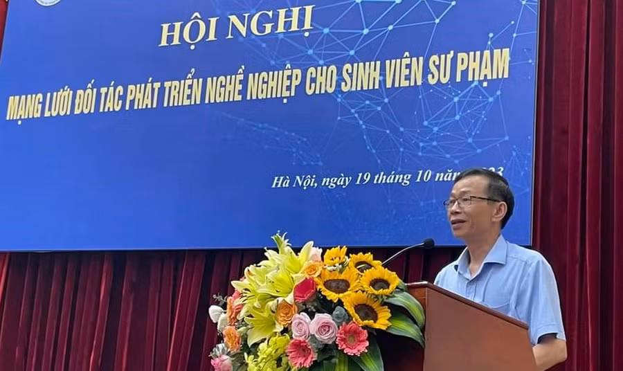 GS.TS Nguyễn Văn Minh phát biểu tại hội thảo.